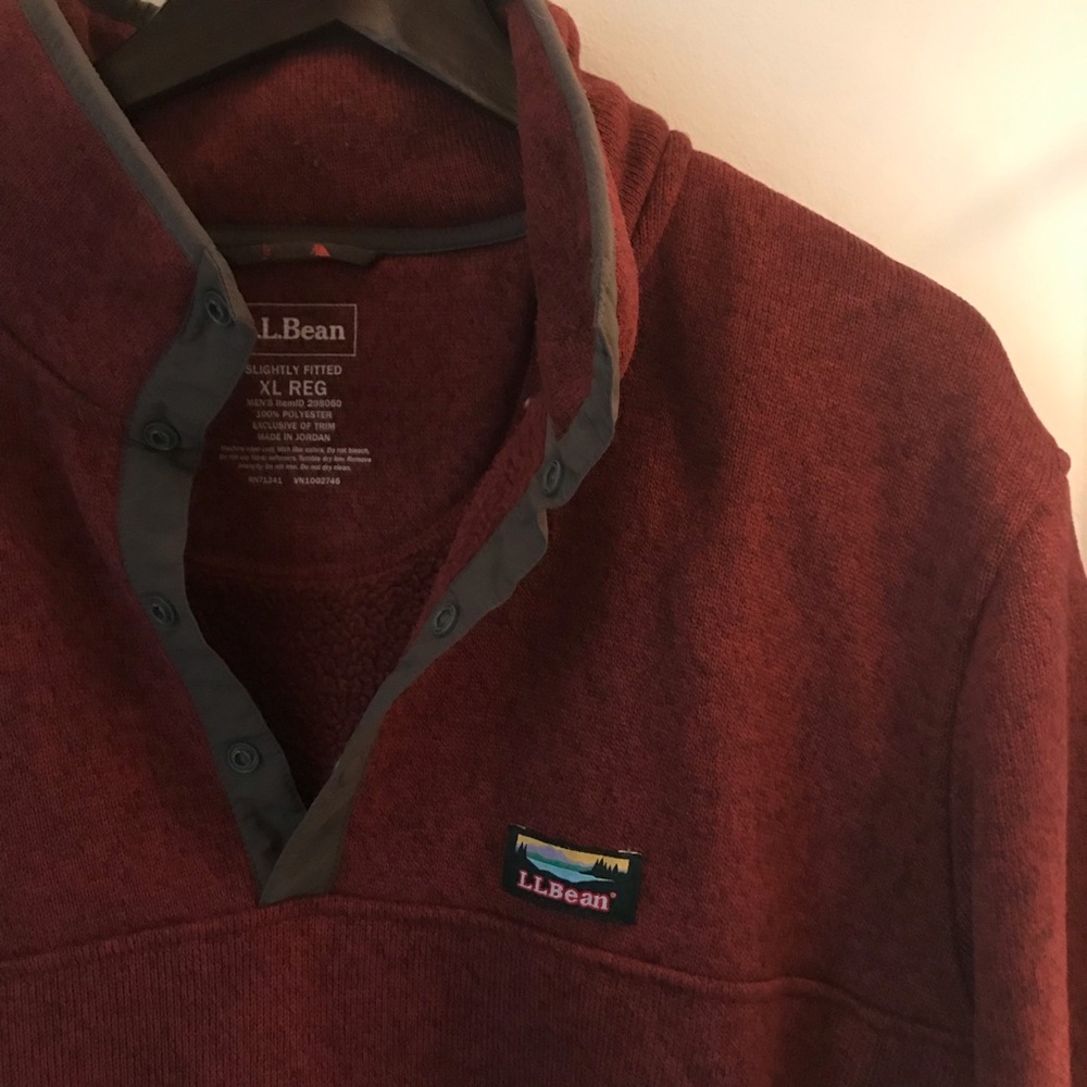 Maroon L.L. Bean men’s pullover
